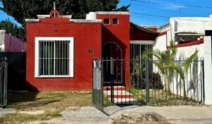 VISTA FACHADA CASA EN VENTA MÉRIDA SANTA MARIA CHUBURNÁ