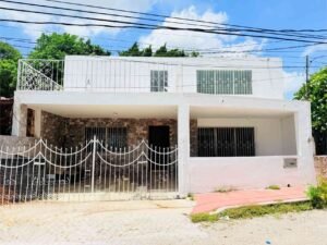 Vista fachasa casa en venta Mérida colo nia Sambulá