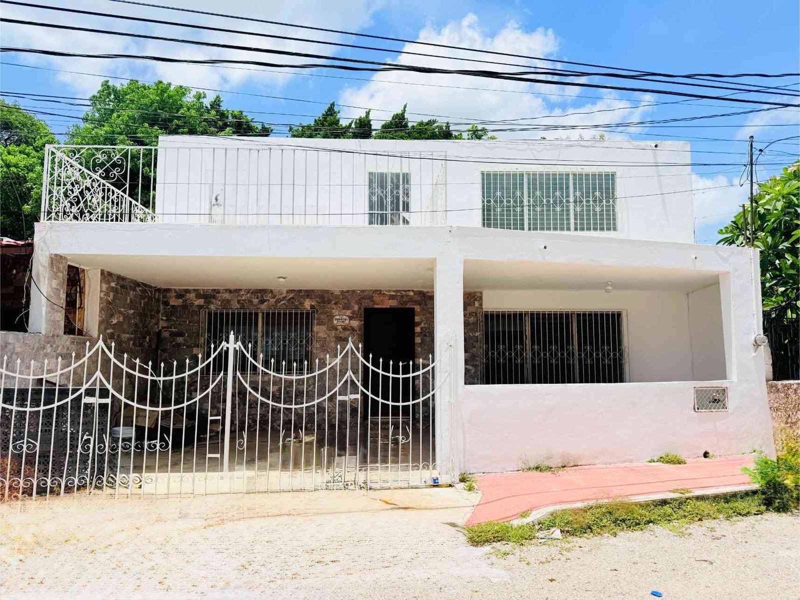 Vista fachasa casa en venta Mérida colo nia Sambulá